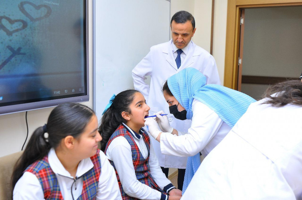 NDU-nun Tibb fakültəsinin kollektivi “Sağlam gənclik ,Sağlam gələcək!” layihəsi çərçivəsində Gimnaziyada olub<font color=red> - FOTOLAR</font>