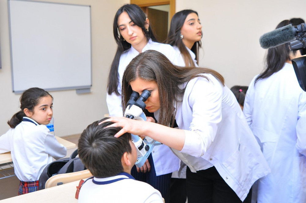 NDU-nun Tibb fakültəsinin kollektivi “Sağlam gənclik ,Sağlam gələcək!” layihəsi çərçivəsində Gimnaziyada olub<font color=red> - FOTOLAR</font>