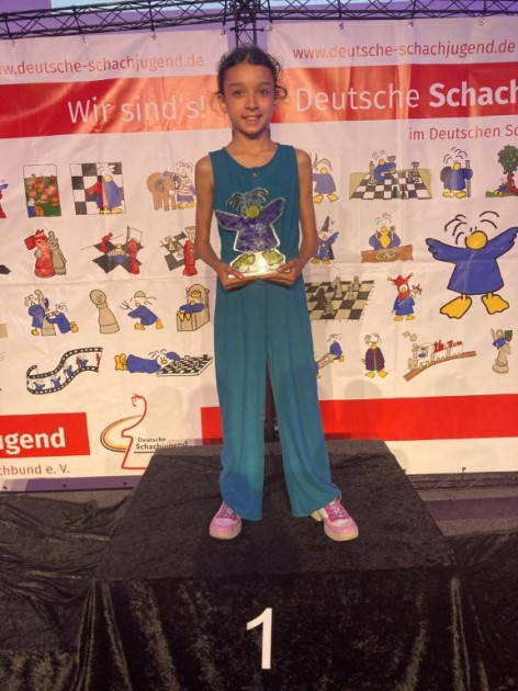 Azərbaycanlı gənc qız Almaniyada şahmat üzrə çempion olub<font color=red> - FOTOLAR</font>