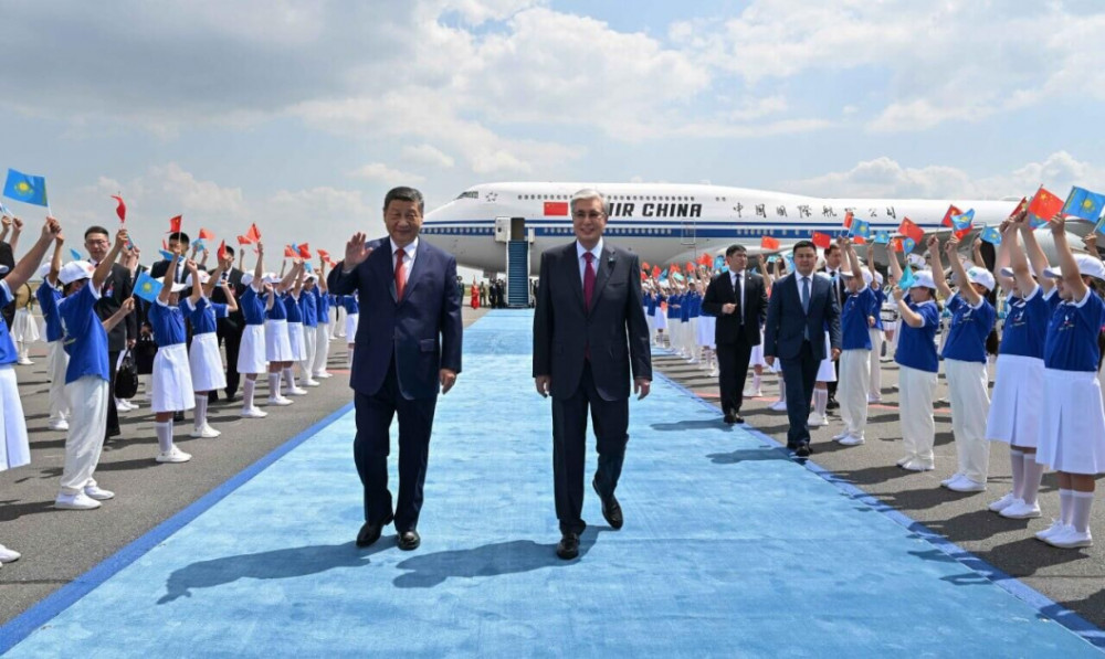 ÇXR Sədri Si Cinpin Qazaxıstana səfərə gəlib<font color=red> - FOTOLAR</font>