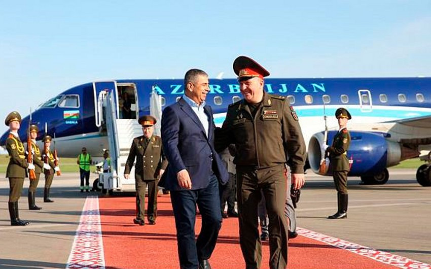 Azərbaycanın müdafiə naziri Belarusa rəsmi səfər edib<font color=red> - FOTOLAR</font>