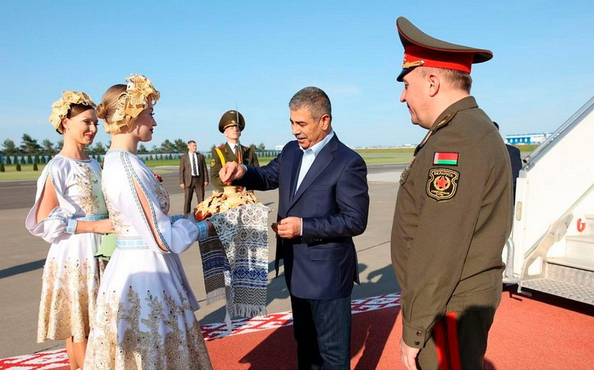 Azərbaycanın müdafiə naziri Belarusa rəsmi səfər edib<font color=red> - FOTOLAR</font>