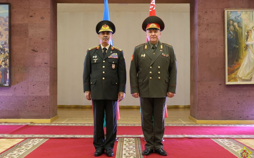 Azərbaycan və Belarus müdafiə nazirləri hərbi əməkdaşlığın dərinləşdirilməsini müzakirə ediblər<font color=red> - FOTOLAR</font>