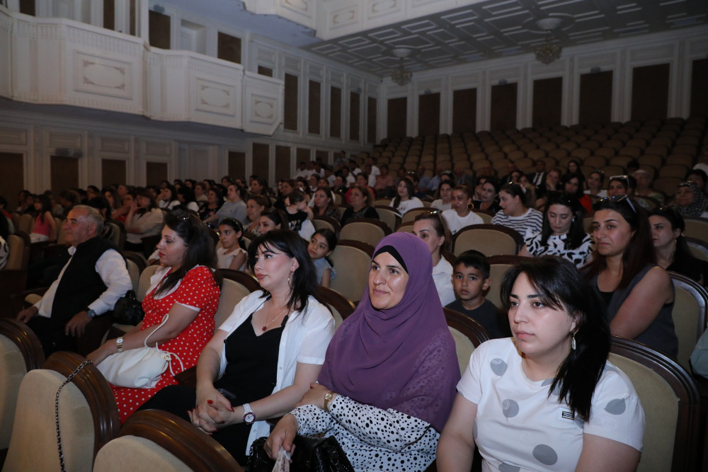 “Xalq teatrlarının muxtar respublika festivalı – 2025” başa çatdı<font color=red> - FOTOLAR</font>