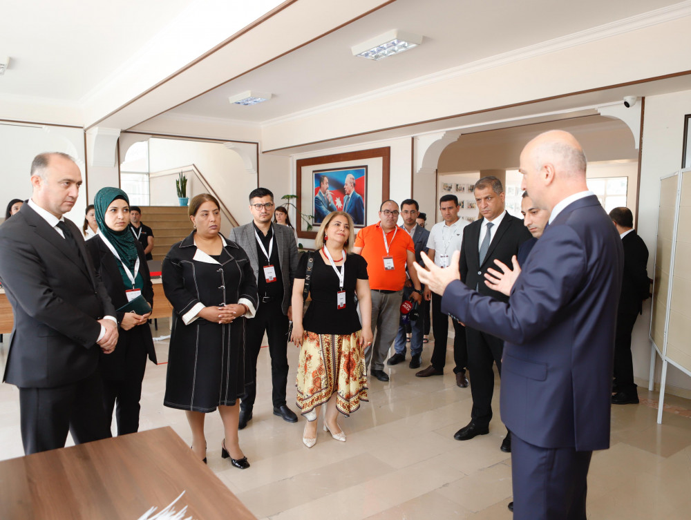 Naxçıvanda sertifikatlaşdırma prosesinin keçirildiyi İmtahan Mərkəzinə  infotur təşkil olunub<font color=red> - FOTOLAR</font>