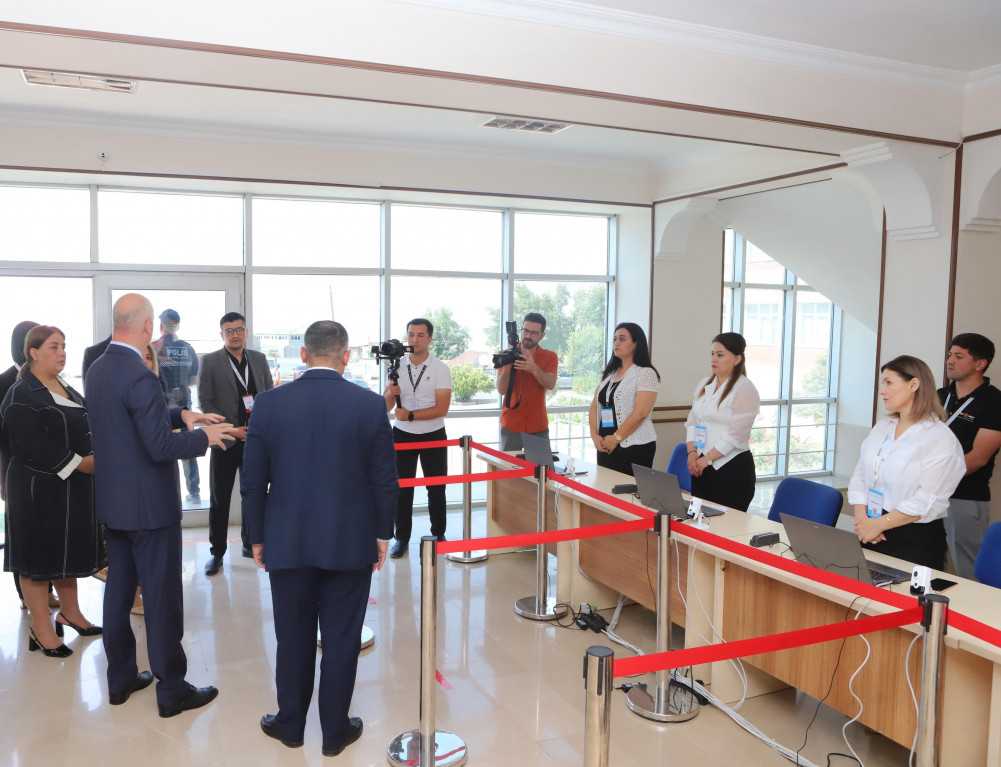 Naxçıvanda sertifikatlaşdırma prosesinin keçirildiyi İmtahan Mərkəzinə  infotur təşkil olunub<font color=red> - FOTOLAR</font>