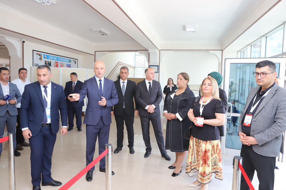 Naxçıvanda sertifikatlaşdırma prosesinin keçirildiyi İmtahan Mərkəzinə  infotur təşkil olunub<font color=red> - FOTOLAR</font>