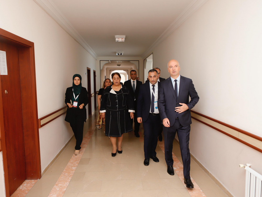 Naxçıvanda sertifikatlaşdırma prosesinin keçirildiyi İmtahan Mərkəzinə  infotur təşkil olunub<font color=red> - FOTOLAR</font>