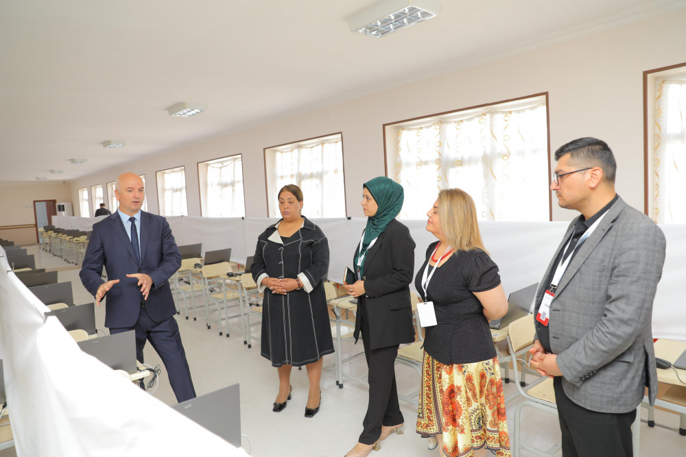 Naxçıvanda sertifikatlaşdırma prosesinin keçirildiyi İmtahan Mərkəzinə  infotur təşkil olunub<font color=red> - FOTOLAR</font>