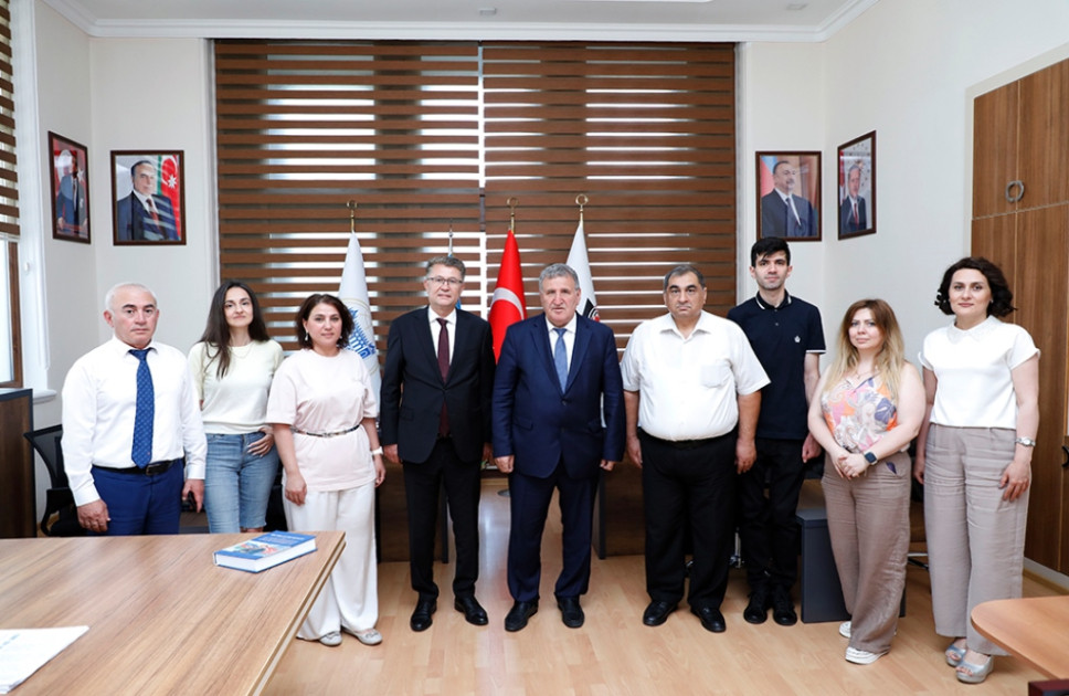 Akademik İsa Həbibbəyli Türk Dil Qurumunun rəhbəri professor Osman Mertlə görüşüb<font color=red> - FOTOLAR</font>