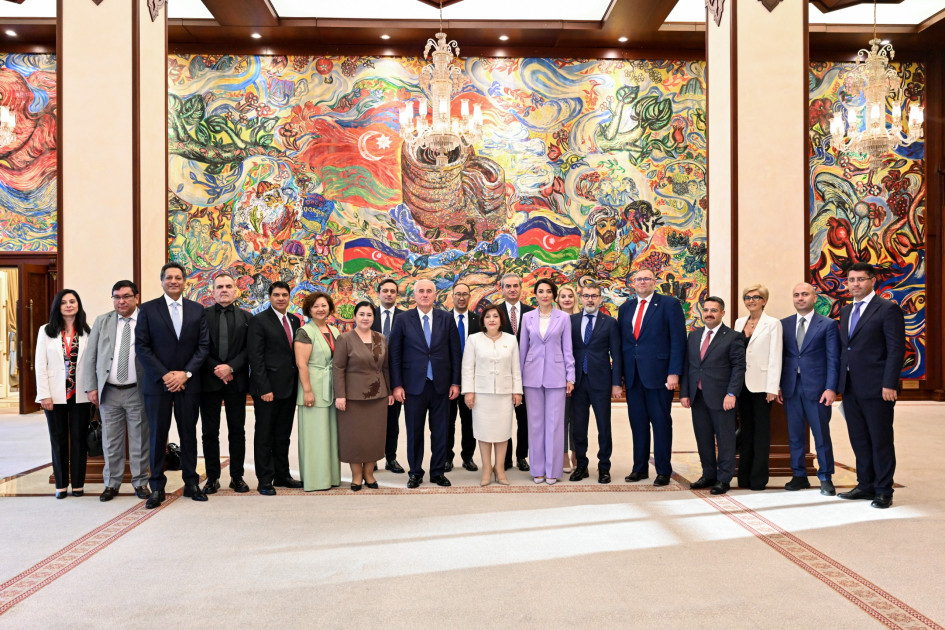 Beynəlxalq Simpoziumun iştirakçıları azərbaycanlıların pozulmuş hüquqları barədə məlumatlandırılıb<font color=red> - FOTOLAR</font>