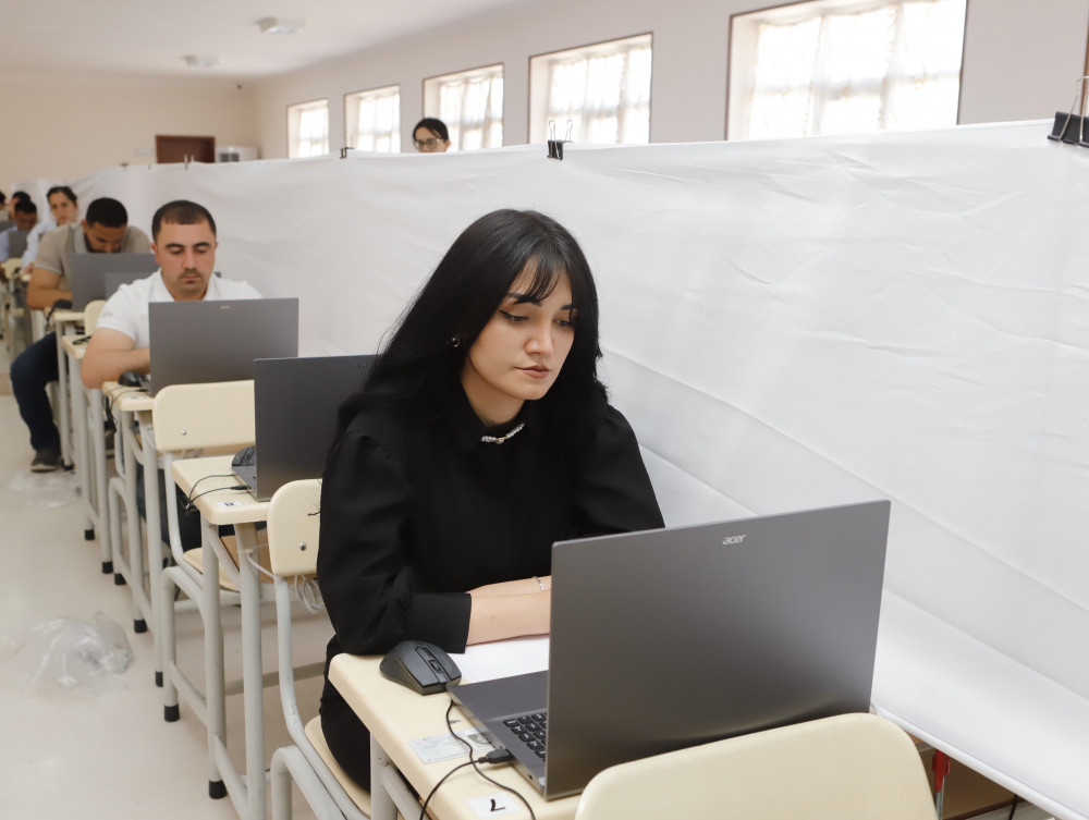 Naxçıvanda keçirilən sertifikatlaşdırma prosesinin ikinci günündə coğrafiya və ibtidai sinif müəllimləri cəlb olunub <font color=red> - FOTOLAR</font>