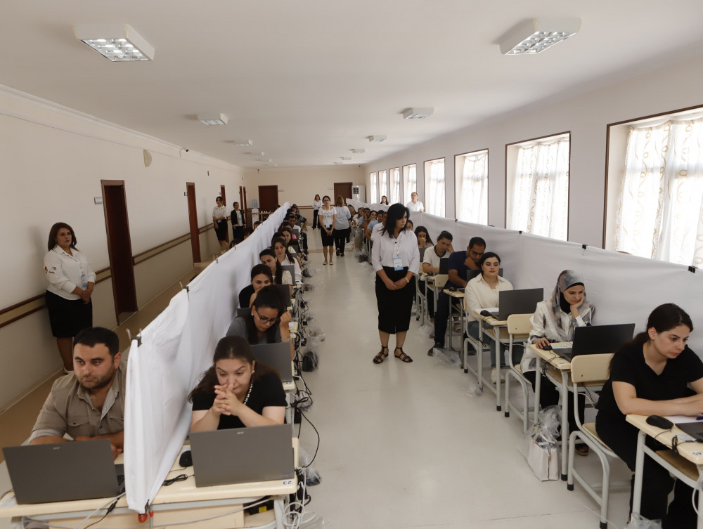 Naxçıvanda keçirilən sertifikatlaşdırma prosesinin ikinci günündə coğrafiya və ibtidai sinif müəllimləri cəlb olunub <font color=red> - FOTOLAR</font>