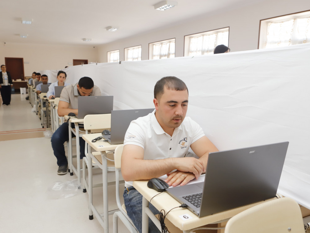 Naxçıvanda keçirilən sertifikatlaşdırma prosesinin ikinci günündə coğrafiya və ibtidai sinif müəllimləri cəlb olunub <font color=red> - FOTOLAR</font>
