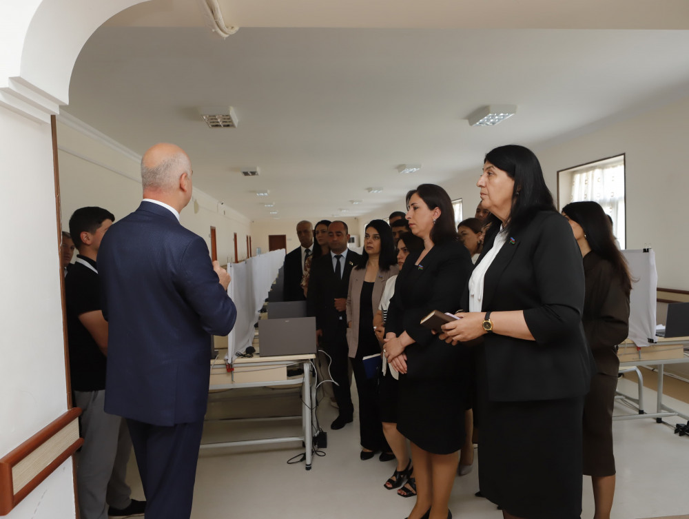 Naxçıvan Muxtar Respublikası Ali Məclisinin deputatlarının sertifikatlaşdırma prosesinin təşkil olunduğu İmtahan Mərkəzinə infoturu təşkil olunub<font color=red> - FOTOLAR</font>