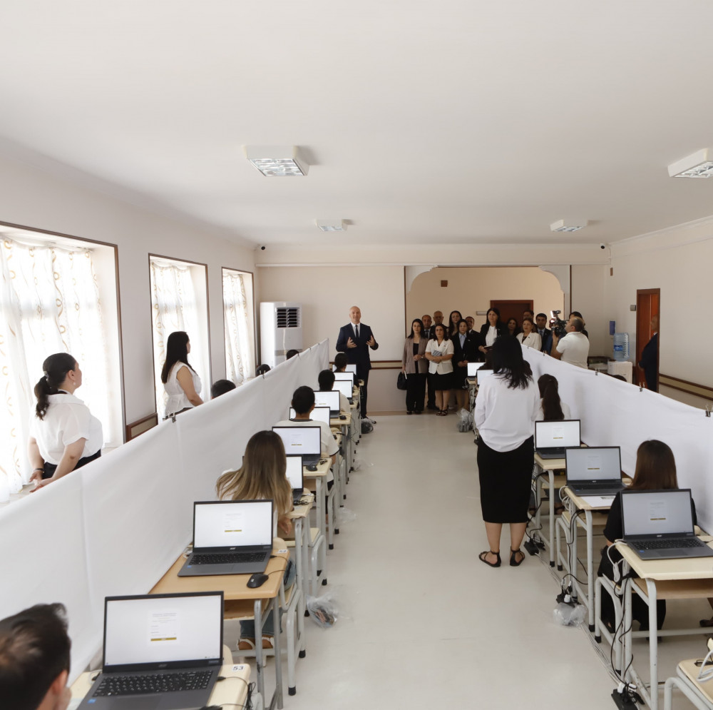 Naxçıvan Muxtar Respublikası Ali Məclisinin deputatlarının sertifikatlaşdırma prosesinin təşkil olunduğu İmtahan Mərkəzinə infoturu təşkil olunub<font color=red> - FOTOLAR</font>