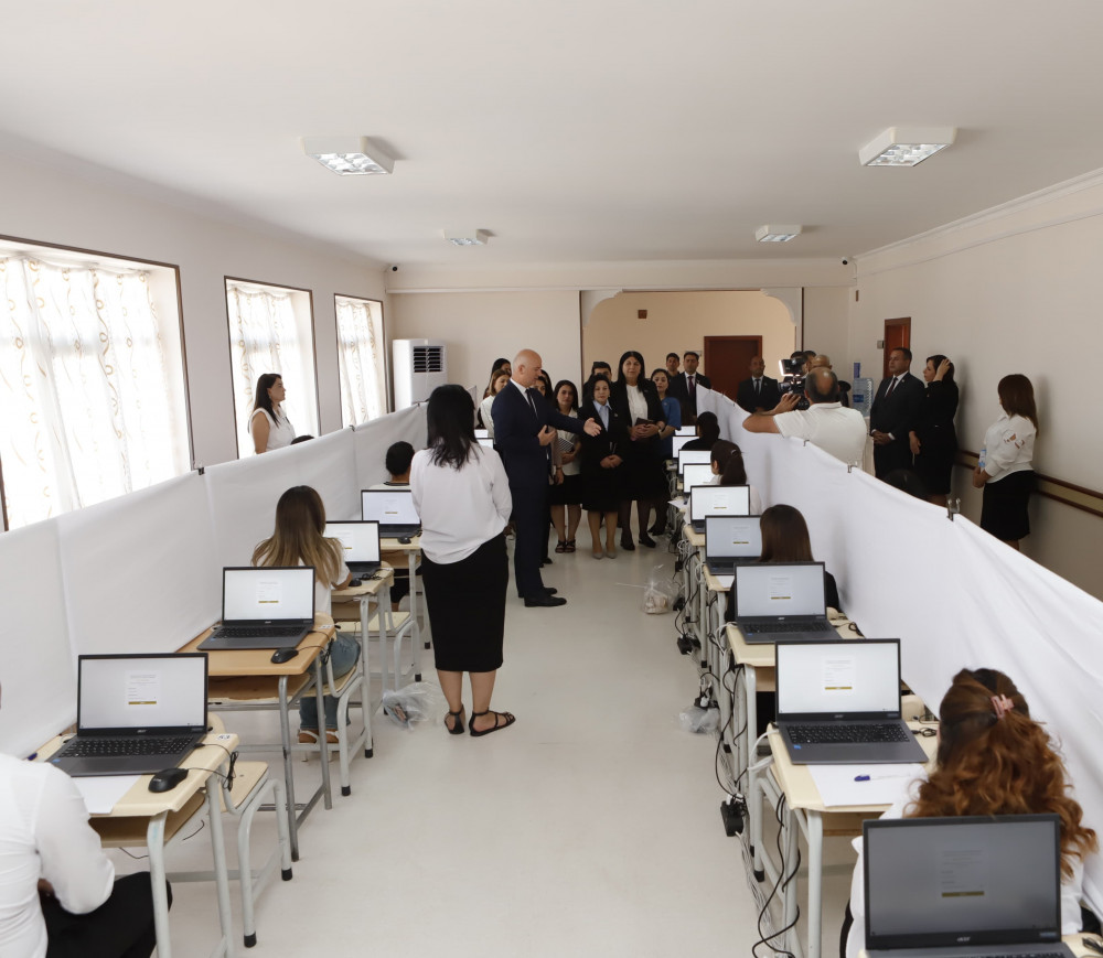Naxçıvan Muxtar Respublikası Ali Məclisinin deputatlarının sertifikatlaşdırma prosesinin təşkil olunduğu İmtahan Mərkəzinə infoturu təşkil olunub<font color=red> - FOTOLAR</font>