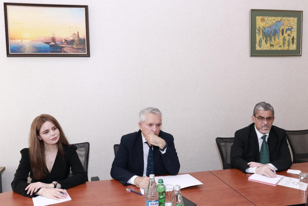 Bir qrup xarici jurnalist Diaspor Komitəsində olub, beynəlxalq media ilə əlaqələr müzakirə olunub<font color=red> - FOTOLAR</font>