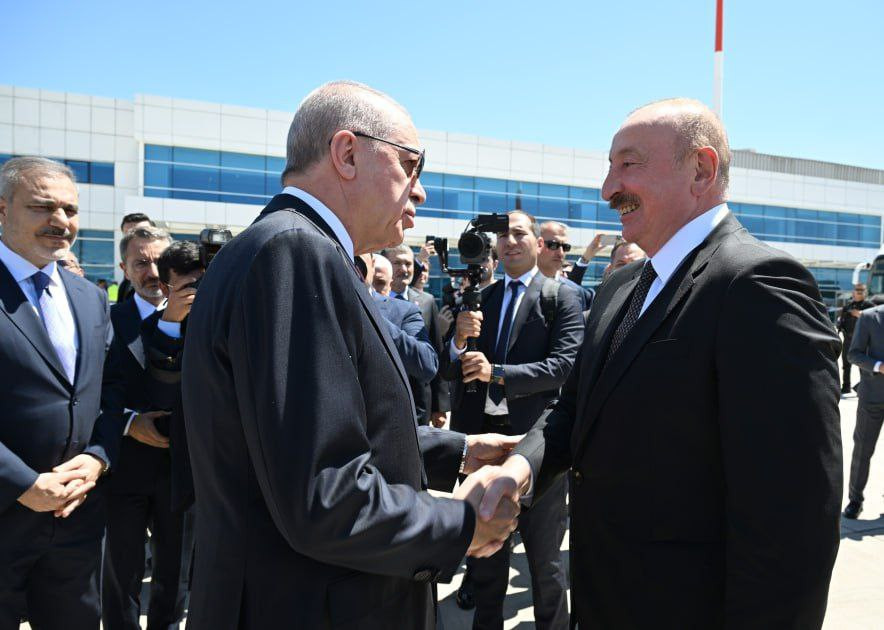 <span style='color:red'>Prezident İlham Əliyev Türkiyəyə işgüzar səfərə gəlib<font color=red> - FOTOLAR</font></span>