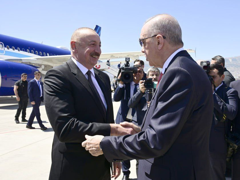 <span style='color:red'>Prezident İlham Əliyev Türkiyəyə işgüzar səfərə gəlib<font color=red> - FOTOLAR</font></span>