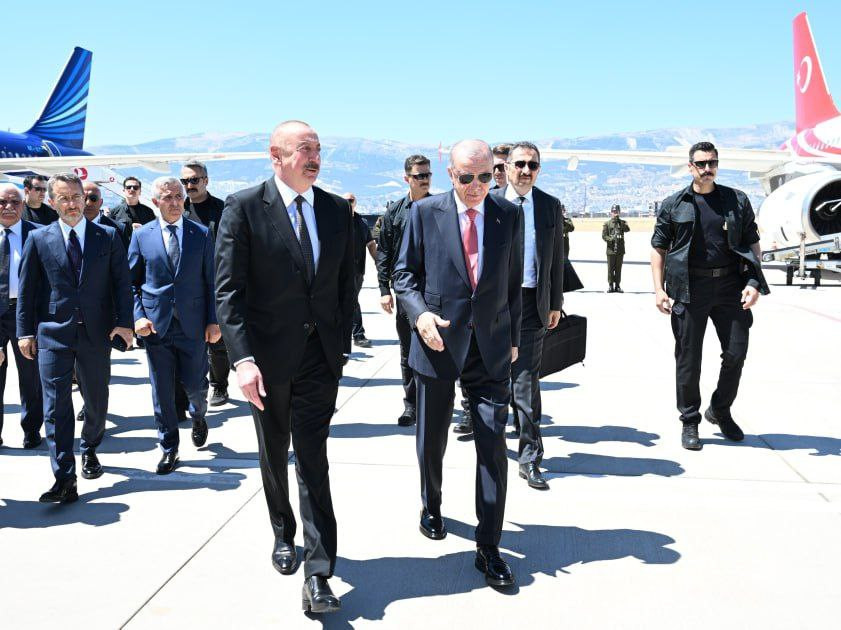 <span style='color:red'>Prezident İlham Əliyev Türkiyəyə işgüzar səfərə gəlib<font color=red> - FOTOLAR</font></span>