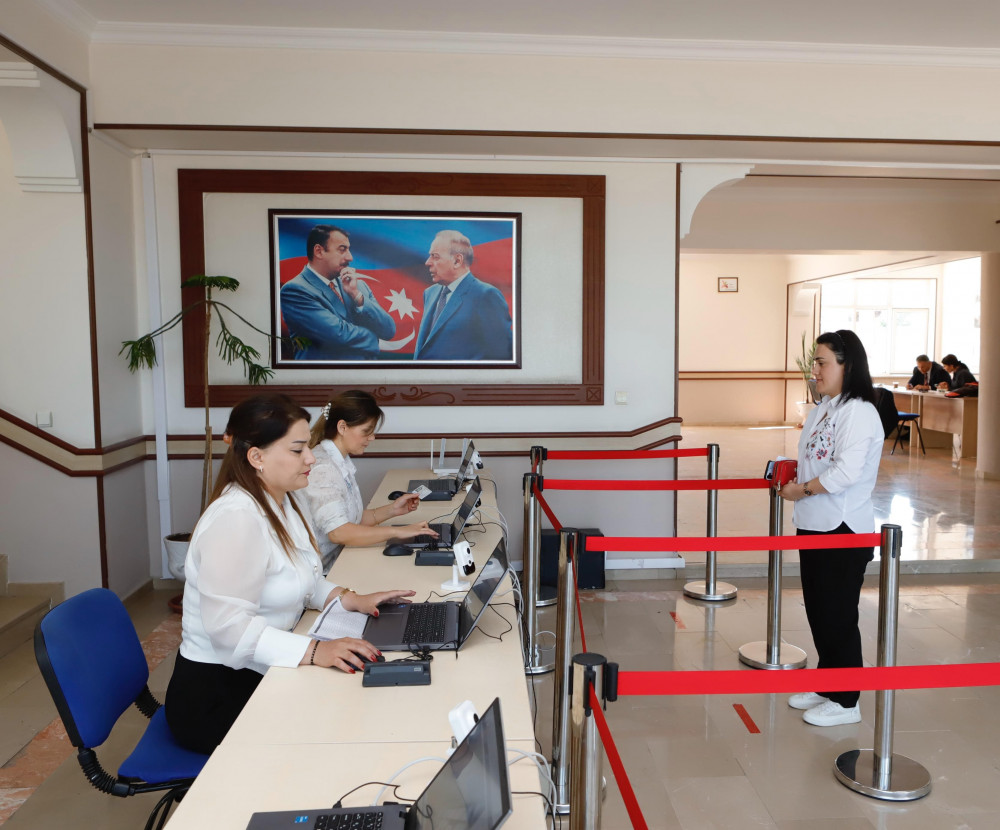 Naxçıvanda keçirilən sertifikatlaşdırma prosesinin üçüncü günündə ötən il keçirilmiş sertifikasiya prosesində uğur qazana bilməyən  müəllimlər iştirak edir<font color=red> - FOTOLAR</font>