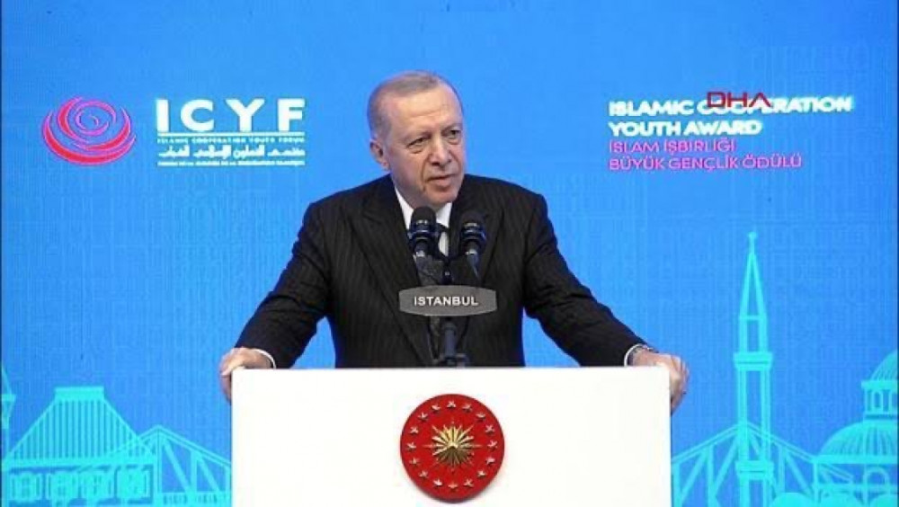 Türkiyə Prezidentinə İƏT Gənclər Forumunun ali mükafatı təqdim edilib<font color=red> - FOTOLAR</font>