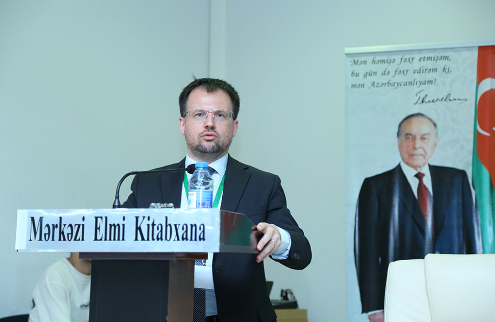 AMEA-da keçirilən beynəlxalq simpozium öz işini bölmə iclasları ilə davam etdirib<font color=red> - FOTOLAR</font>