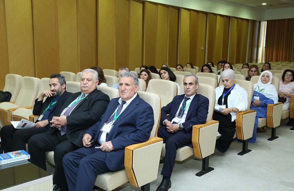 AMEA-da keçirilən beynəlxalq simpozium öz işini bölmə iclasları ilə davam etdirib<font color=red> - FOTOLAR</font>