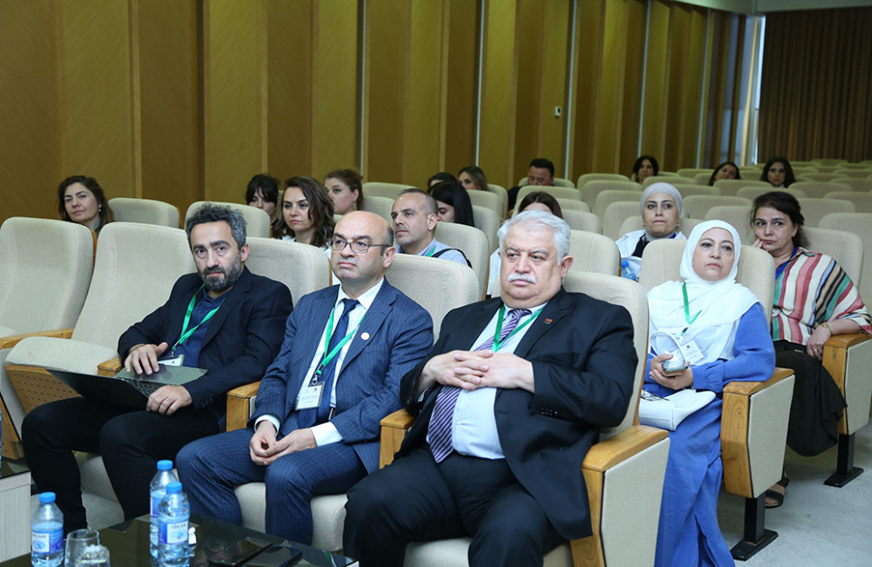 AMEA-da keçirilən beynəlxalq simpozium öz işini bölmə iclasları ilə davam etdirib<font color=red> - FOTOLAR</font>