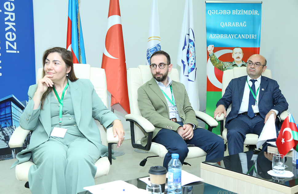 AMEA-da keçirilən beynəlxalq simpozium öz işini bölmə iclasları ilə davam etdirib<font color=red> - FOTOLAR</font>