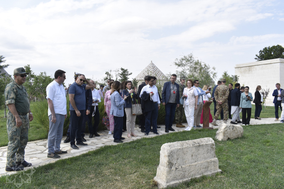 Xarici diplomatlar Ağdamda həyata keçirilən tikinti-quruculuq işləri ilə tanış olublar<font color='red'> - YENİLƏNİB</font><font color=red> - FOTOLAR</font>