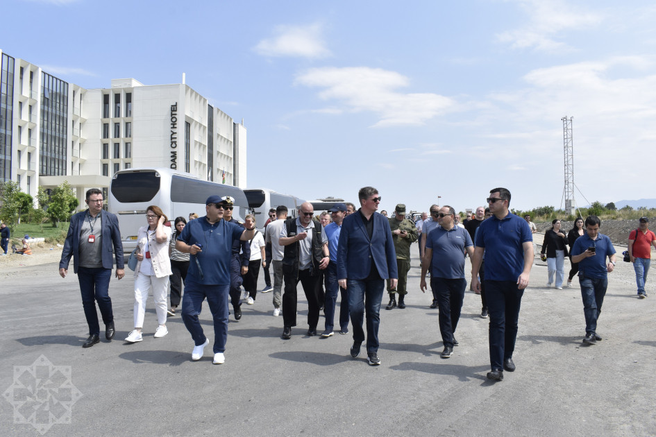 Xarici diplomatlar Ağdamda həyata keçirilən tikinti-quruculuq işləri ilə tanış olublar<font color='red'> - YENİLƏNİB</font><font color=red> - FOTOLAR</font>