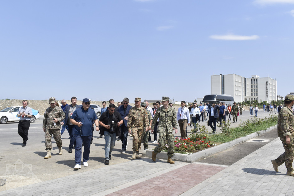 Xarici diplomatlar Ağdamda həyata keçirilən tikinti-quruculuq işləri ilə tanış olublar<font color='red'> - YENİLƏNİB</font><font color=red> - FOTOLAR</font>