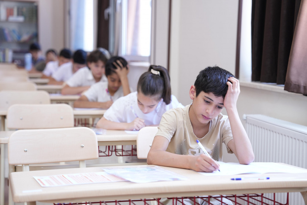 NDU nəzdində İngilis dili Təmayüllü Gimnaziyaya qəbul imtahanı keçirilib <font color=red> - FOTOLAR</font>