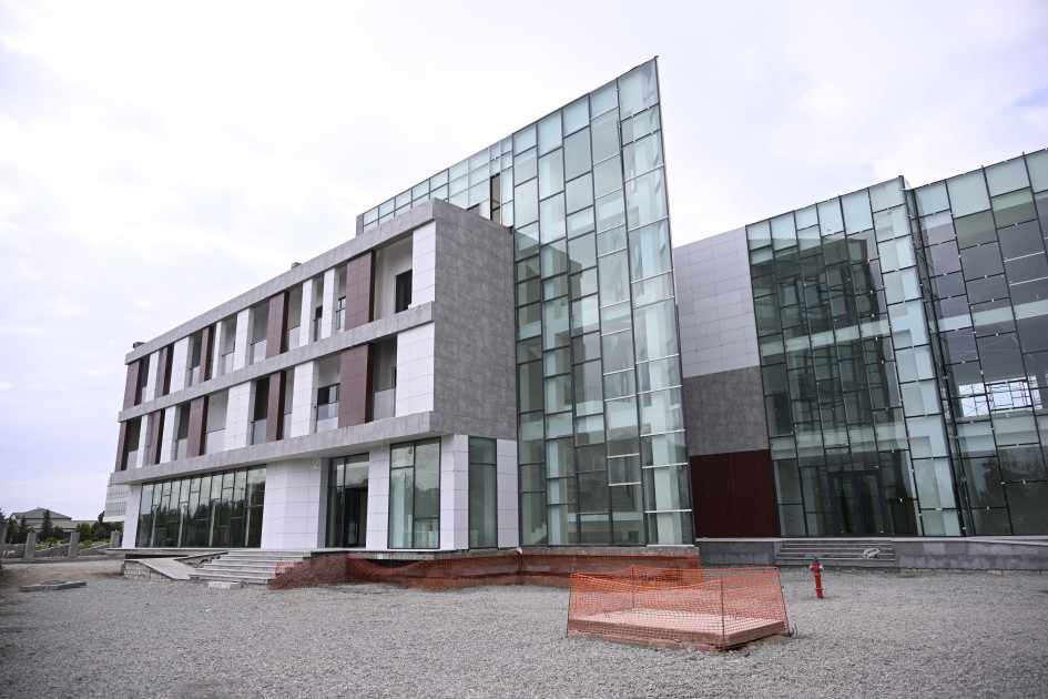 İlham Əliyev Yevlax Olimpiya İdman Kompleksində görülmüş işlərlə tanış olub<font color='red'> - YENİLƏNİB 2</font><font color=red> - FOTOLAR</font>