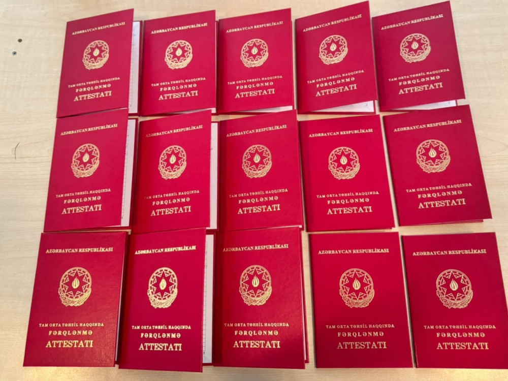 Naxçıvan Muxtar Respublikası ümumtəhsil müəssisələrində məzunlara attestatların verilməsinə başlanılıb<font color=red> - FOTOLAR</font>