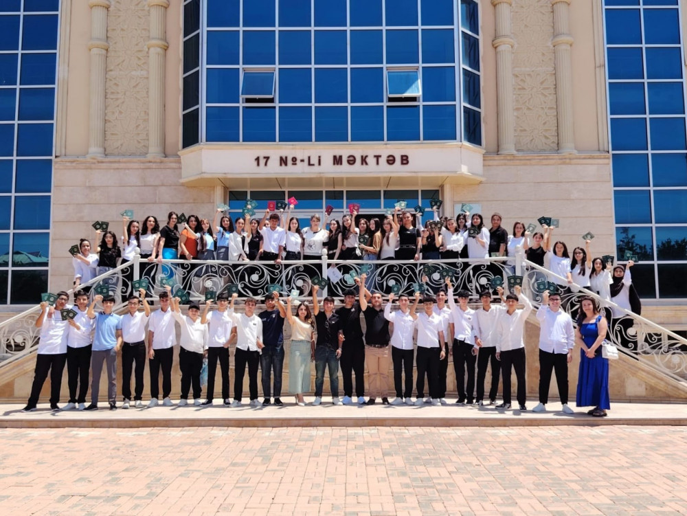 Naxçıvan Muxtar Respublikası ümumtəhsil müəssisələrində məzunlara attestatların verilməsinə başlanılıb<font color=red> - FOTOLAR</font>