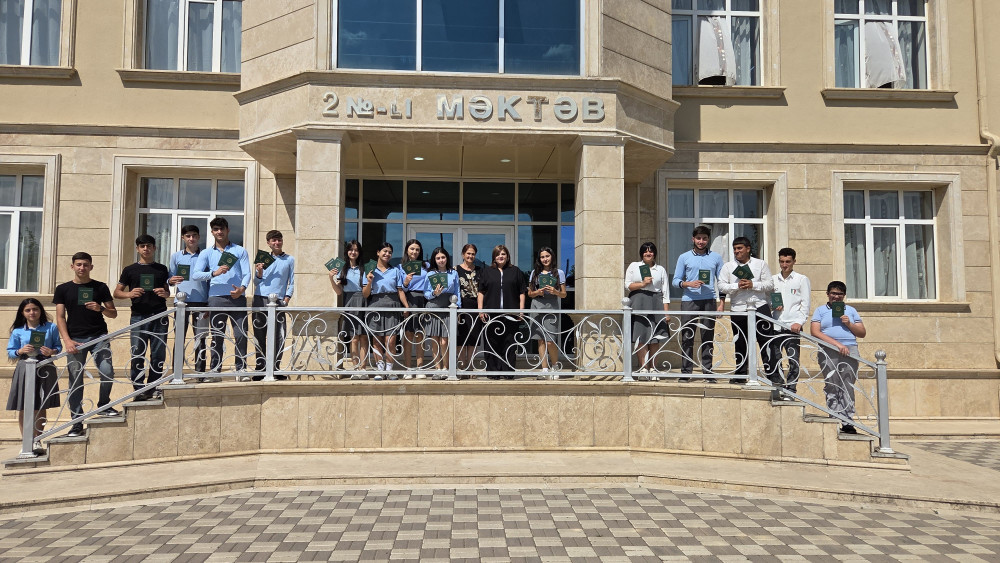 Naxçıvan Muxtar Respublikası ümumtəhsil müəssisələrində məzunlara attestatların verilməsinə başlanılıb<font color=red> - FOTOLAR</font>