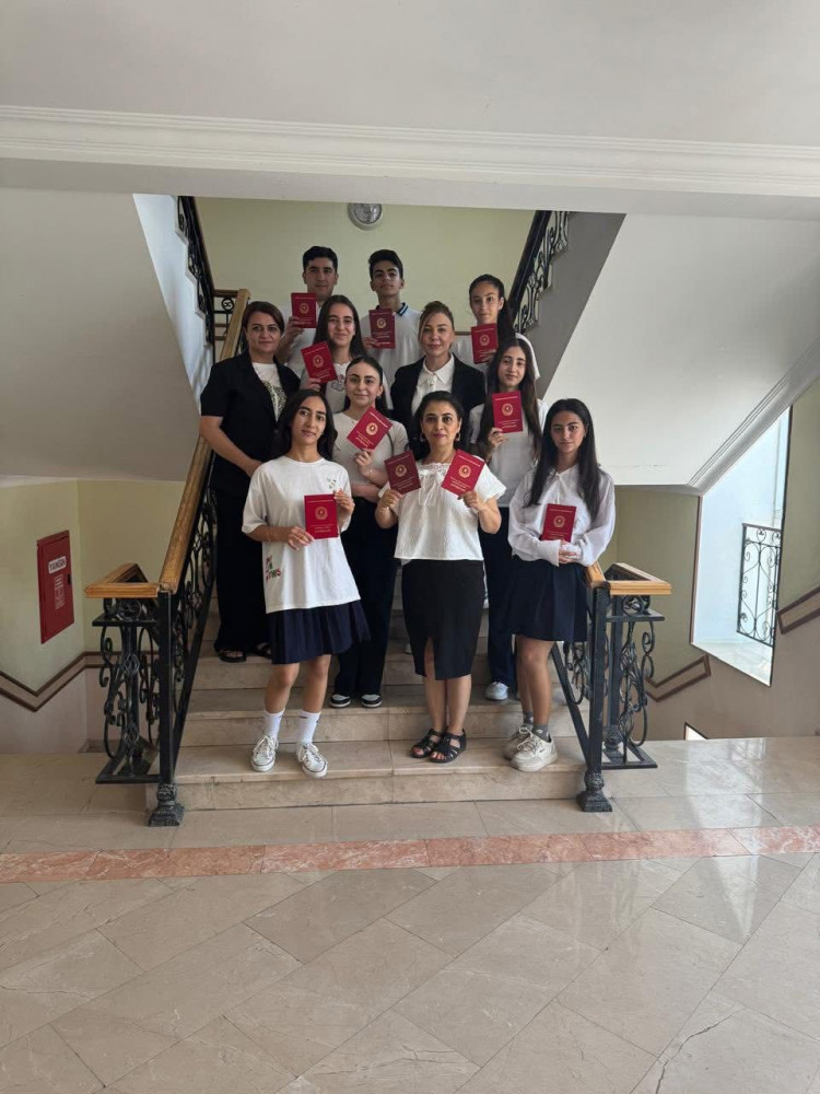 Naxçıvan Muxtar Respublikası ümumtəhsil müəssisələrində məzunlara attestatların verilməsinə başlanılıb<font color=red> - FOTOLAR</font>