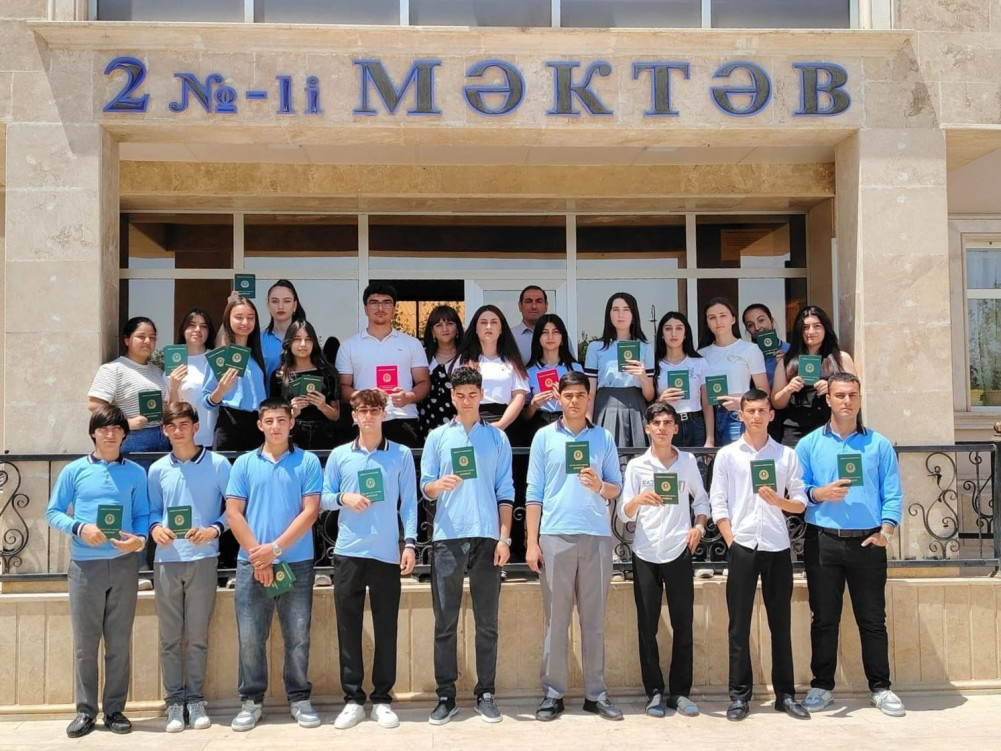 Naxçıvan Muxtar Respublikası ümumtəhsil müəssisələrində məzunlara attestatların verilməsinə başlanılıb<font color=red> - FOTOLAR</font>