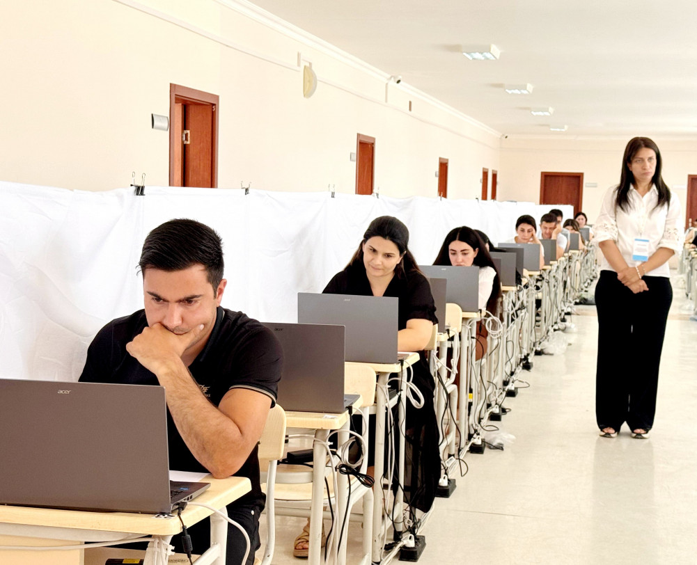 Naxçıvanda keçirilən sertifikatlaşdırma prosesinin dördüncü  günündə kimya və biologiya müəllimləri iştirak edib<font color=red> - FOTOLAR</font>
