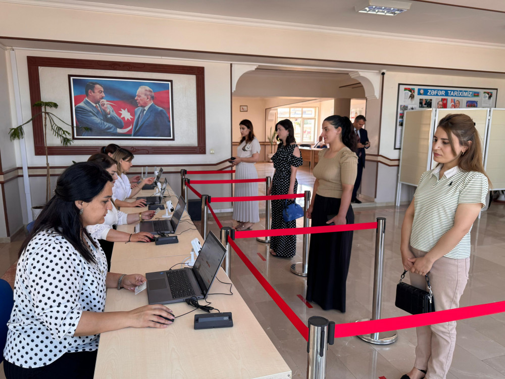 Naxçıvanda keçirilən sertifikatlaşdırma prosesinin dördüncü  günündə kimya və biologiya müəllimləri iştirak edib<font color=red> - FOTOLAR</font>