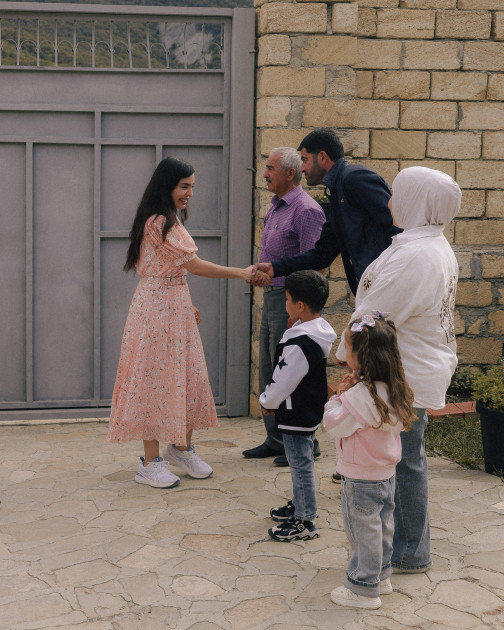 Leyla Əliyeva və Arzu Əliyeva Xızıda “Gənc arıçı” layihəsinin iştirakçısı ilə görüşüb<font color=red> - FOTOLAR</font>