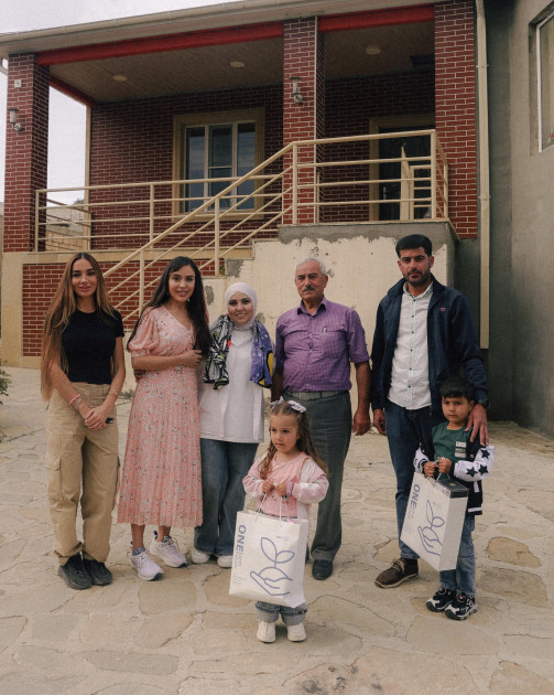 Leyla Əliyeva və Arzu Əliyeva Xızıda “Gənc arıçı” layihəsinin iştirakçısı ilə görüşüb<font color=red> - FOTOLAR</font>