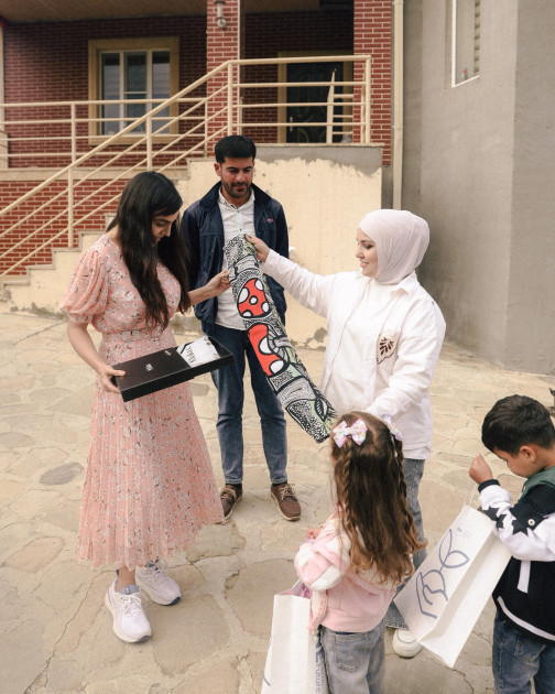 Leyla Əliyeva və Arzu Əliyeva Xızıda “Gənc arıçı” layihəsinin iştirakçısı ilə görüşüb<font color=red> - FOTOLAR</font>