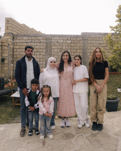 Leyla Əliyeva və Arzu Əliyeva Xızıda “Gənc arıçı” layihəsinin iştirakçısı ilə görüşüb<font color=red> - FOTOLAR</font>