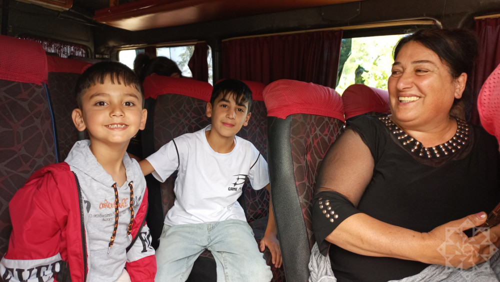 Növbəti köç karvanı Həsənriz kəndinə çatıb<font color=red> - FOTOLAR</font>