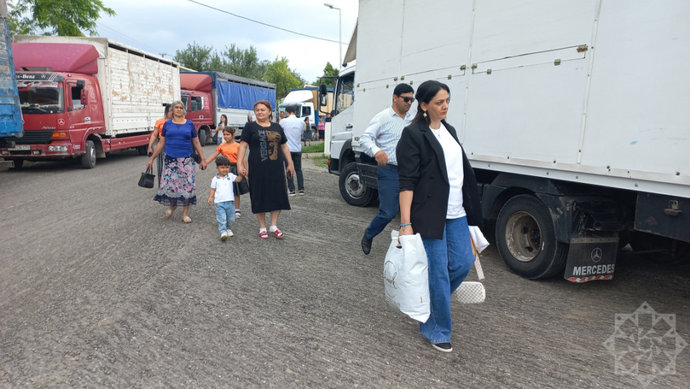 Növbəti köç karvanı Həsənriz kəndinə çatıb<font color=red> - FOTOLAR</font>