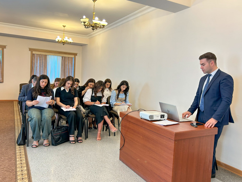 Naxçıvan Təlim Mərkəzində SMM təlimi başa çatıb<font color=red> - FOTOLAR</font>
